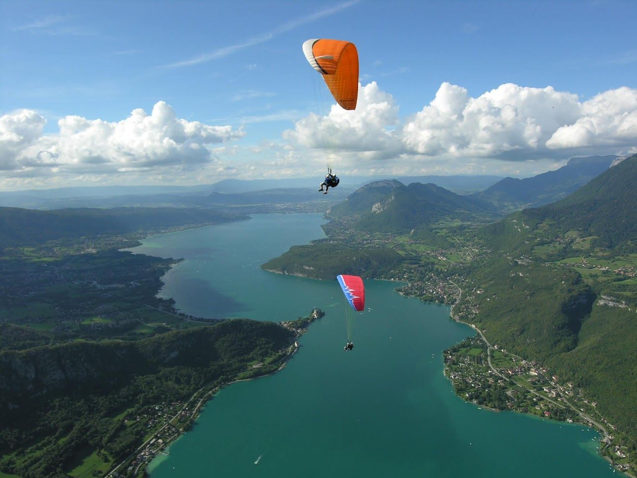 vue aérienne du Lac d'Annecy