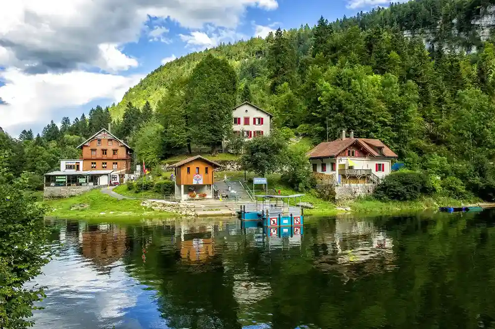 Saut Du Doubs Villers Le Lac A 1000 m d’altitude, dans un superbe écrin de nature, à proximité de la frontière Suisse