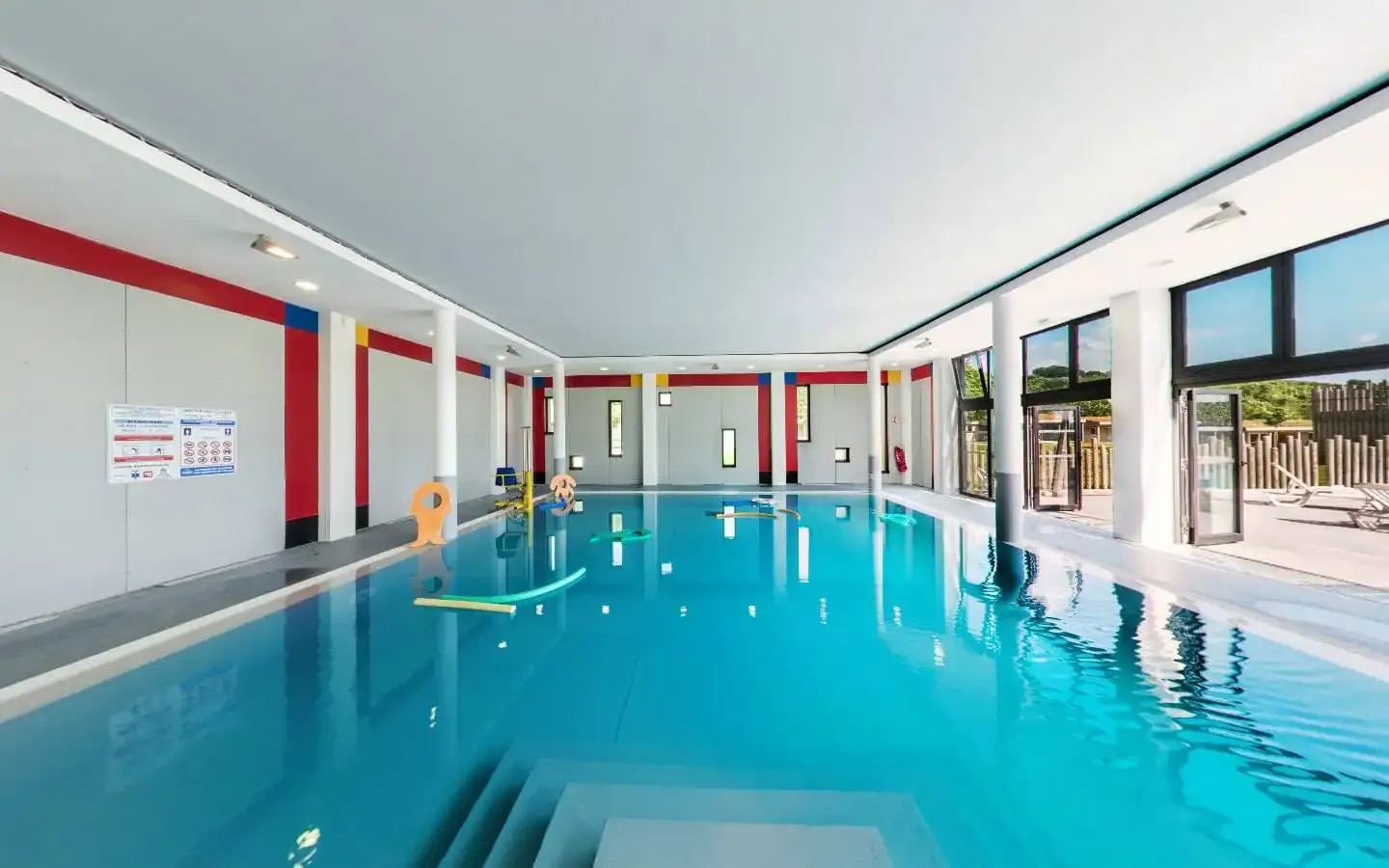 Piscine Interieure Village Vacances Normandie Dives Sur Mer