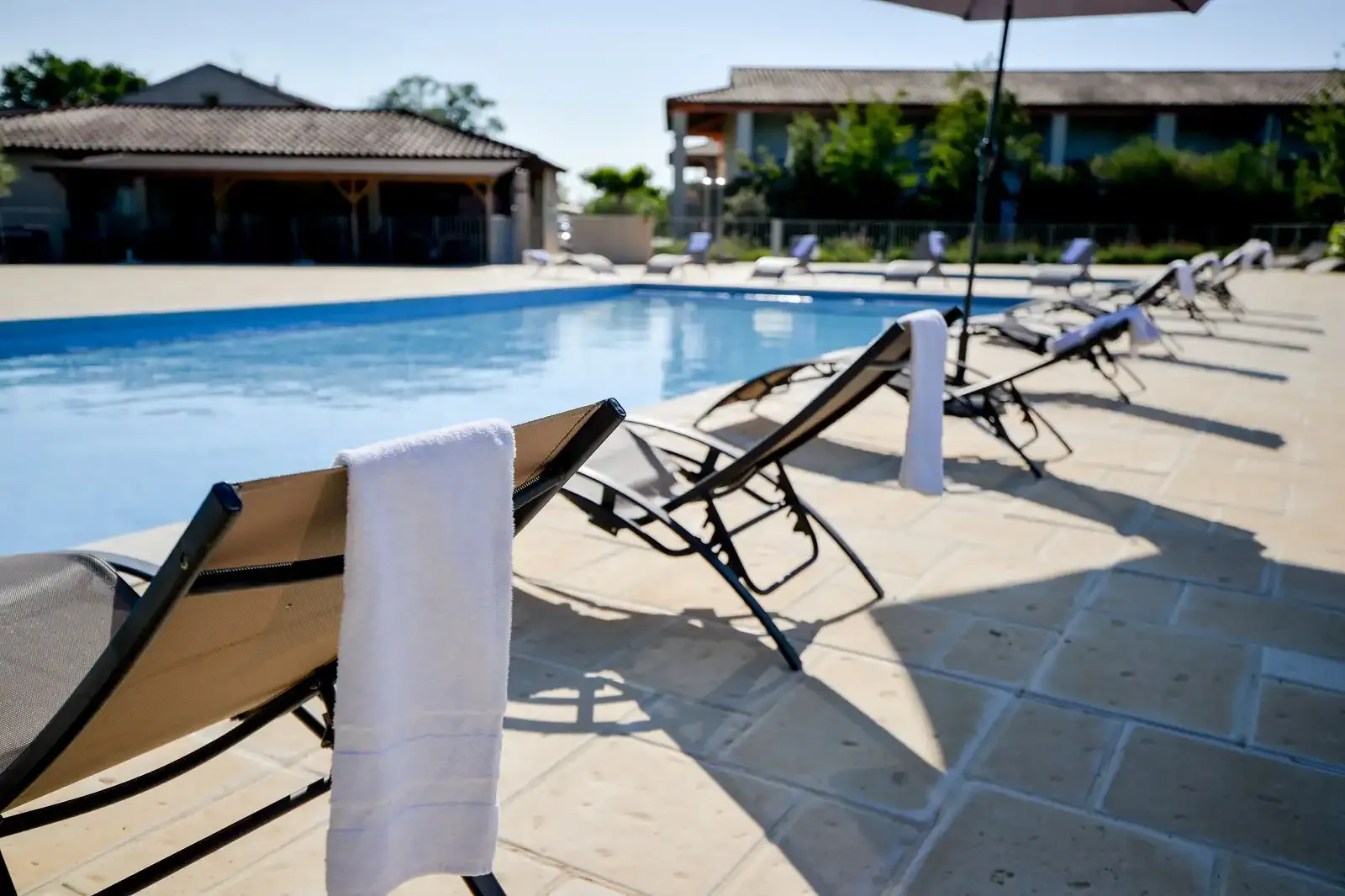 Transats Piscine Chateau De Jouarres