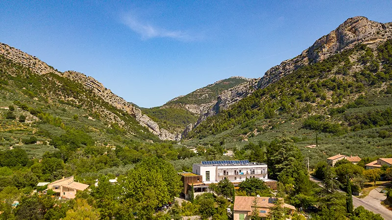 Vue Aérienne De La Résidence Hotelière La Fontaine D'annibal En Drome Provençal