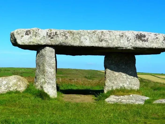 Dolmens et Menhirs