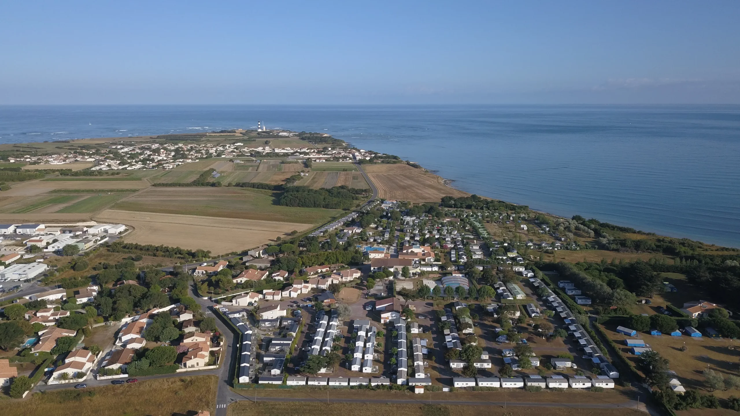 LES BEAUPINS vue sur mer et village