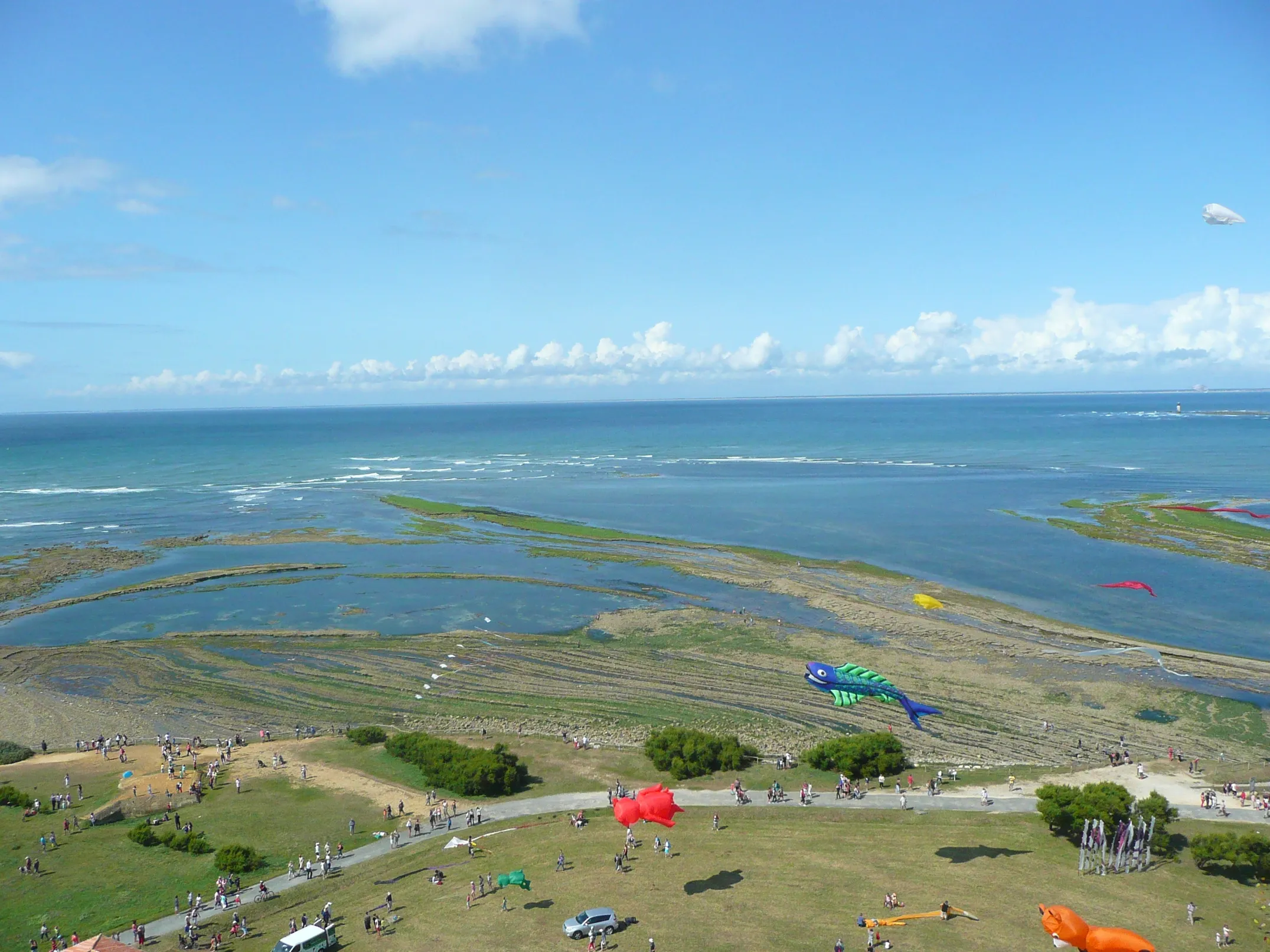 LES BEAUPINS vue sur mer