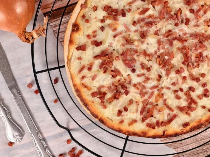 Tarte flambée, appelée flammekueche en alsacien